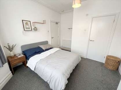 5 Bed Semi-Detached House, Woodcote Road, SO17