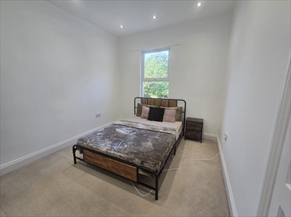 Room in a Shared House, Stroud Road, SE25