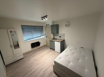 Studio Flat, School House, RM13