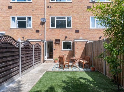 4 Bed Terraced House, Aplin Way, TW7