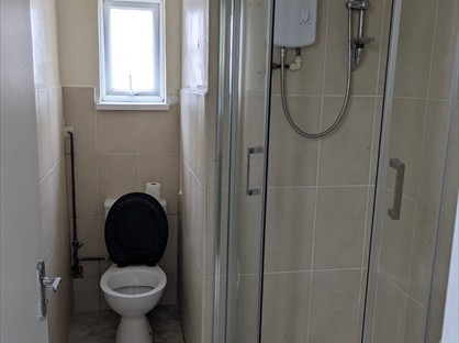 Bedsit, Lower High St, B64