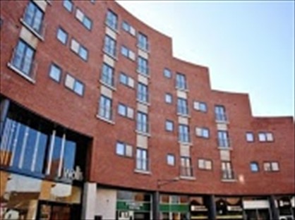 2 Bed Flat, Eagles Court, LL13