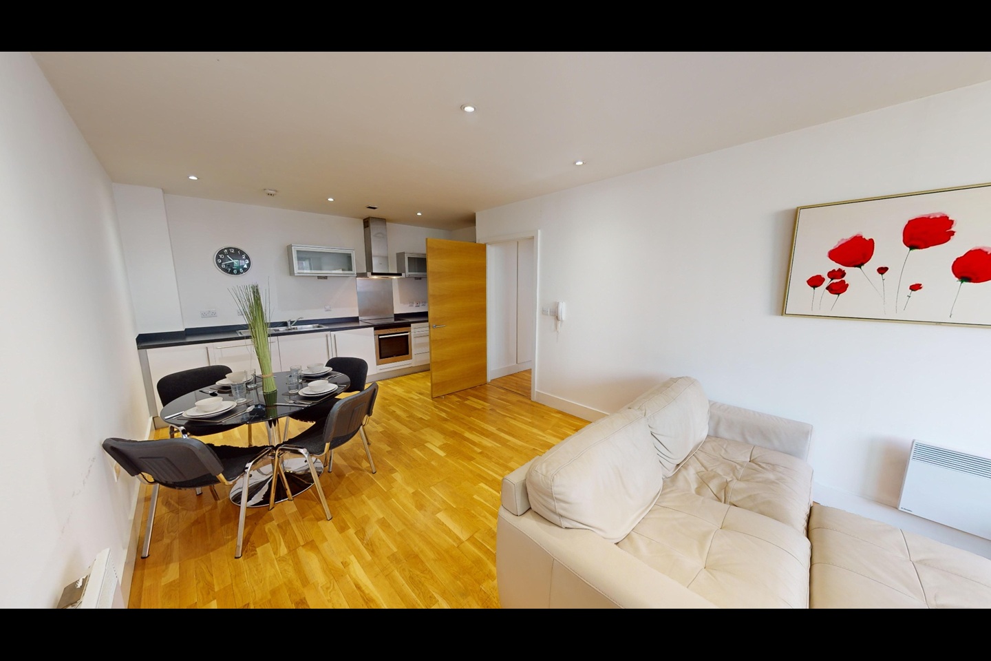 1 Bed Flat, Rumford Place, L3 photo 2