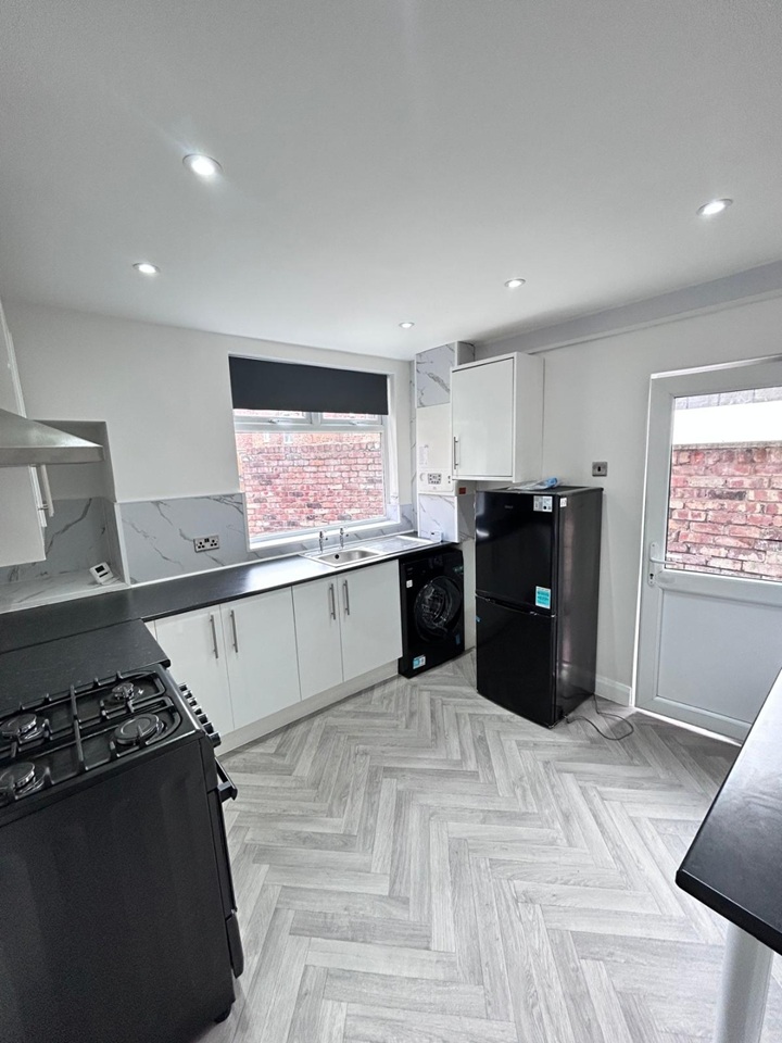 3 Bed Terraced House, Town Road, CH42