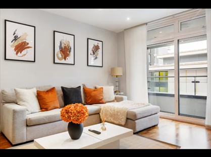 2 Bed Flat, Holman Road, SW11
