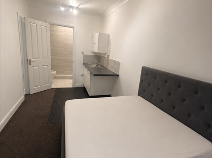 Studio Flat, Chestnut Avenue, RM12