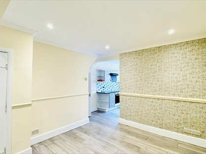 3 Bed Terraced House, Oval Road North, RM10