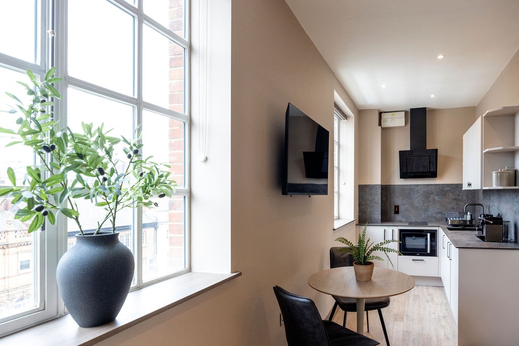 1 Bed Flat, The Headrow, LS1 photo 4