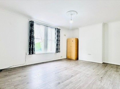 2 Bed Flat, Barking Road, E6