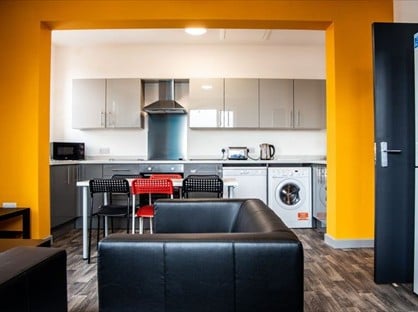 Room in a Shared House, Islands House, YO12
