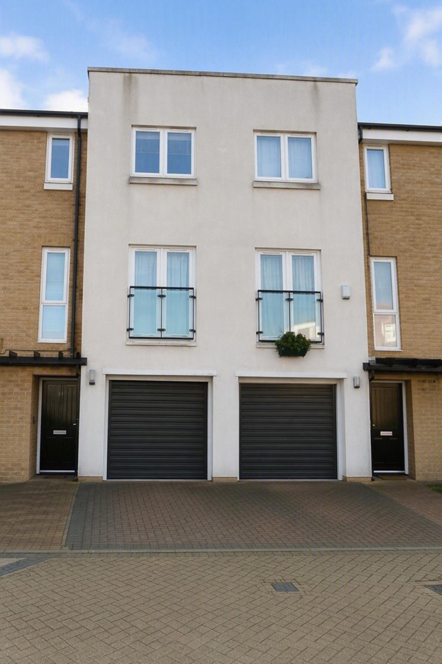 3 Bed Terraced House, Burcher Gale Grove, SE15