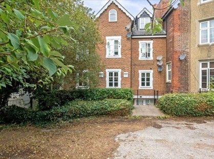 2 Bed Flat, Upton Park, SL1