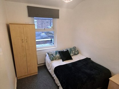 Room in a Shared House, Gilroy Road, L6