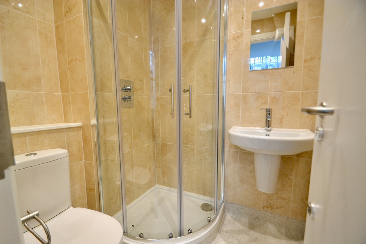 Studio Flat, Gloucester St, SW1V, N1 7GU photo 3