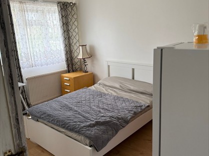 Room in a Shared House, Selden Road, SE15
