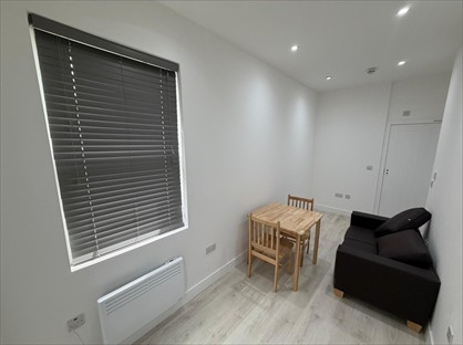 Studio Flat, Catford Hill, SE6