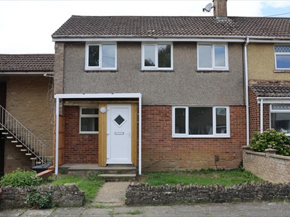3 Bed Terraced House, Handcross Court, NN18