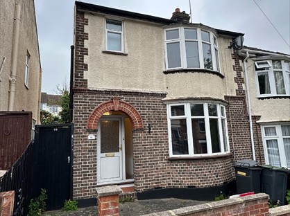 3 Bed Semi-Detached House, Colin Road, LU2