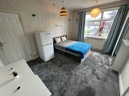 Room in a Shared Flat, Kingsmere Park, NW9