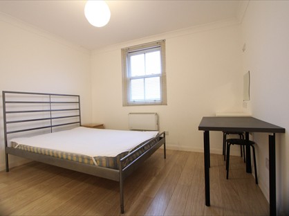 Room in a Shared House, Brighton Road, CR5