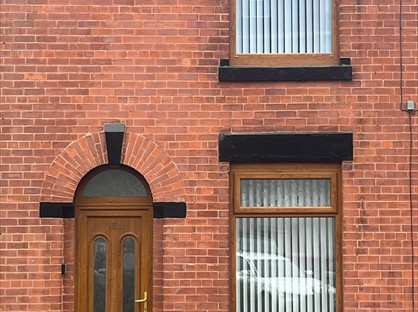 2 Bed Terraced House, Fields New Road, OL9