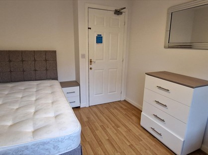 6 bed room for rent in Room in a Shared House, Windmill Road, SL1