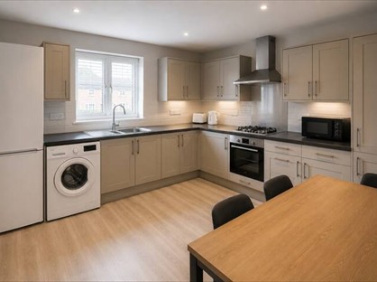 6 bed terraced house for rent in 6 Bed Terraced House, Moravia Close, TA6