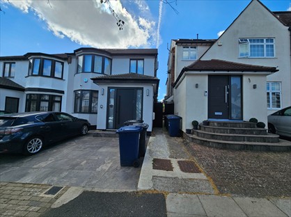 Studio Flat, Leeside Crescent, NW11