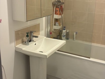 Room in a Shared House, Marlington Drive, HD2