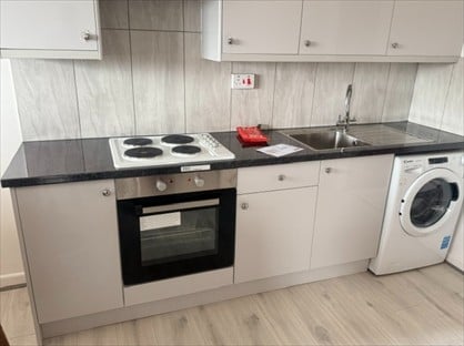 2 Bed Flat, Oatlands Drive, SL1