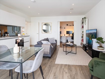 2 Bed Flat, Sandown House, TW18