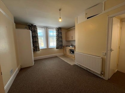 Studio Flat, Tonbridge Road, ME16