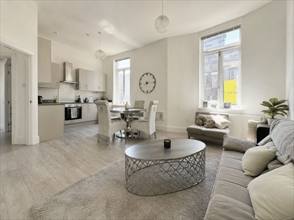 3 Bed Flat, Peckham High St, SE15