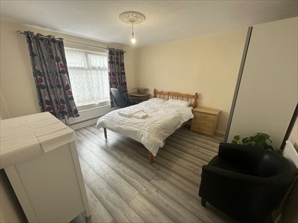 Room in a Shared House, Freya Grove, M5
