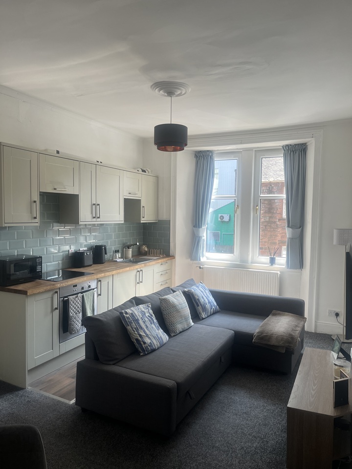 2 Bed Flat, Albion Place, EH7 photo 2