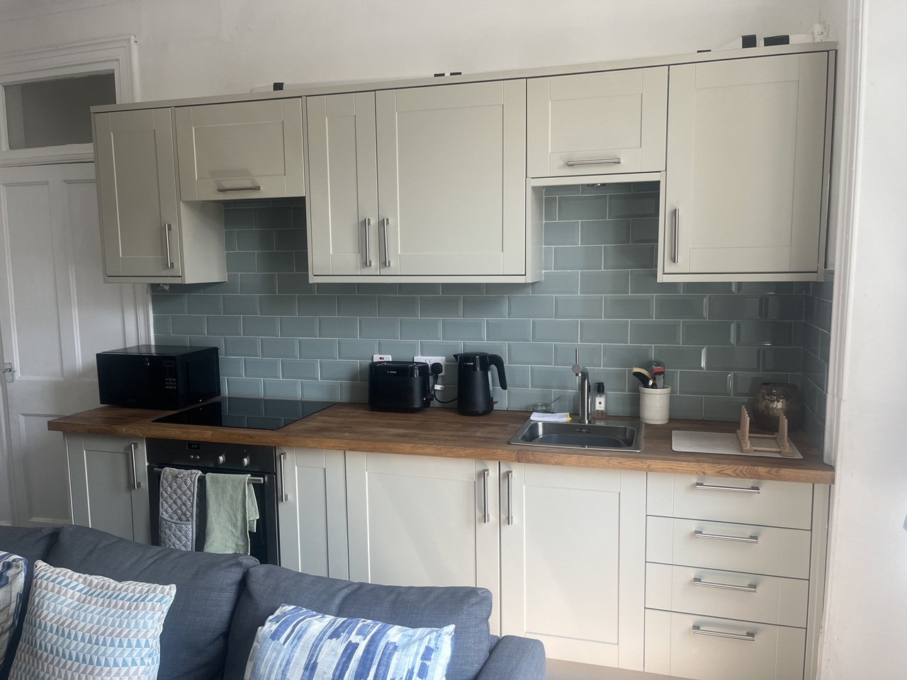 2 Bed Flat, Albion Place, EH7 photo 3