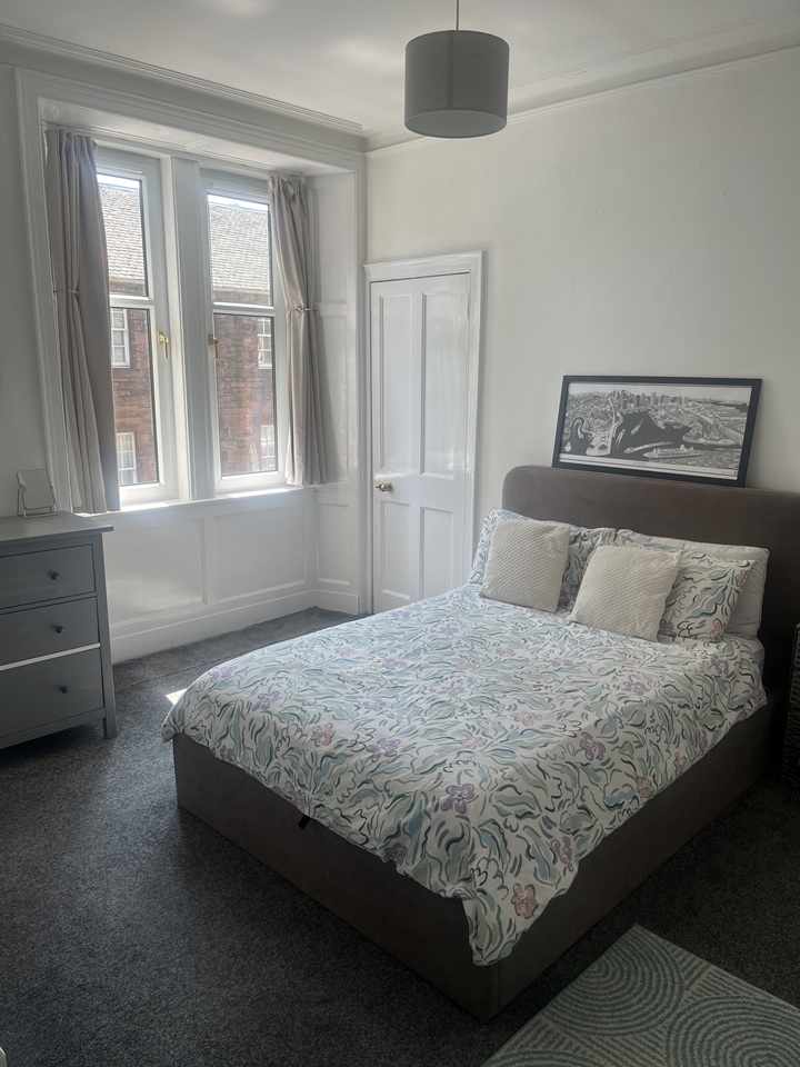 2 Bed Flat, Albion Place, EH7 photo 4