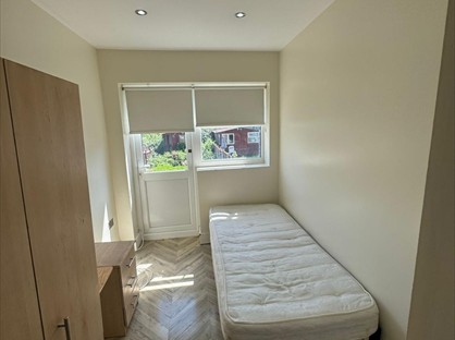 Room in a Shared House, Berkeley Avenue, UB6