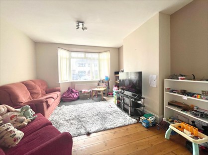 3 Bed Terraced House, Elm Park, BS34