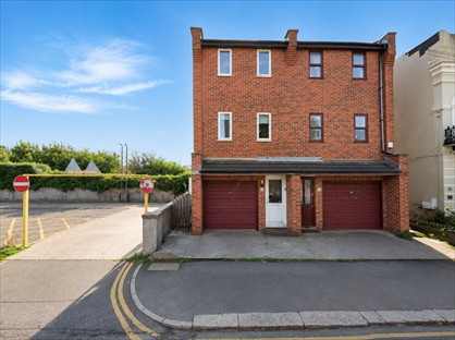 3 Bed Semi-Detached House, St. Margarets Road, TN37
