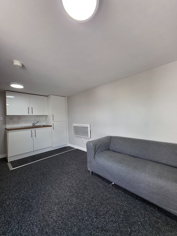 1 Bed Flat, Lower Cathedral Road, CF11 photo 2