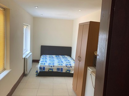 3 Bed Flat, Rushdene Crescent, UB5