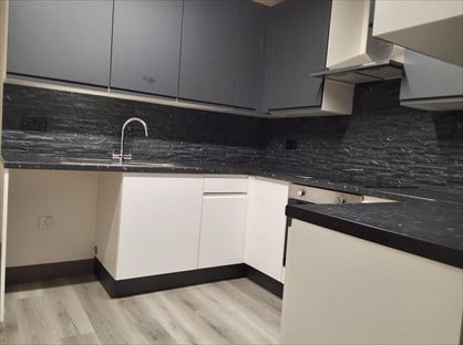 6 Bed End Terrace, Highwood Lane, IG10