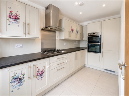 2 Bed Flat, Regnas Heights, IG1
