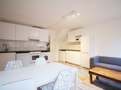 4 Bed Flat, Stanhope St, NW1