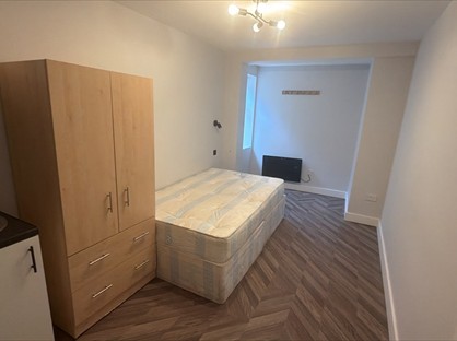Studio Flat, Doris Road, TW15