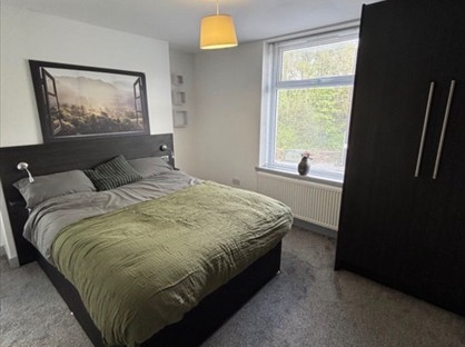 Room in a Shared House, Crescent Road, SK16