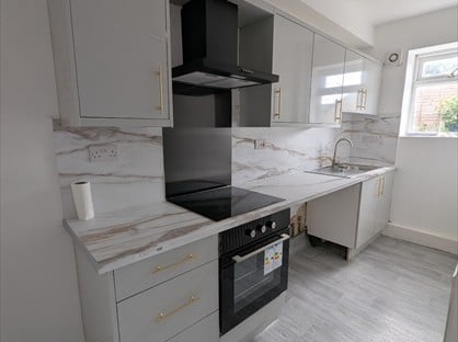 2 Bed End Terrace, Blackmoorfoot Road, HD4