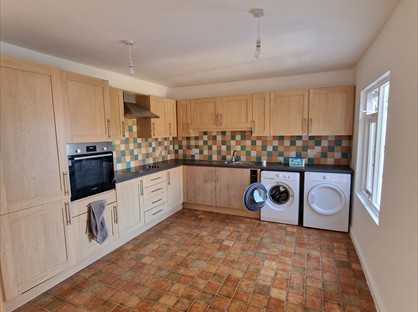 2 Bed Flat, Baker Street, KT13