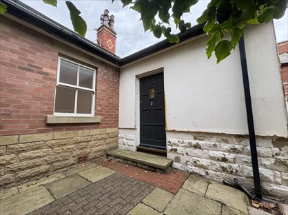 2 Bed Bungalow, Clifton Drive North, FY8